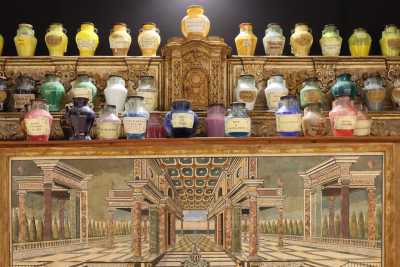 Dal bleu egizio al rosso carminio: a Santa Teresa dei Maschi il "Museo dei pigmenti colorati"
